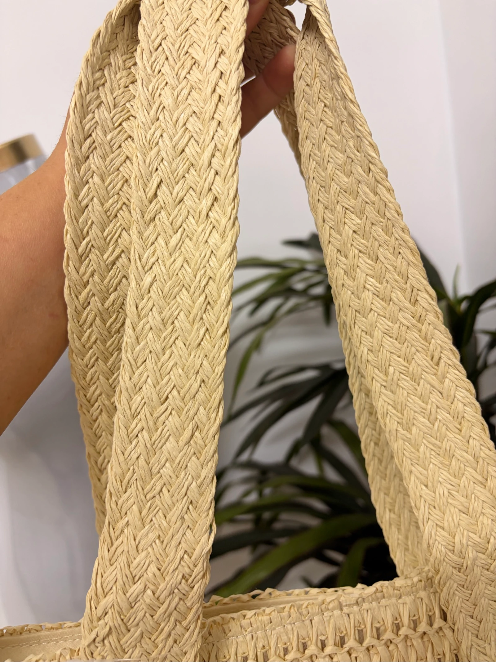 Bohemian raffia beach bag with wooden beads – photo 6